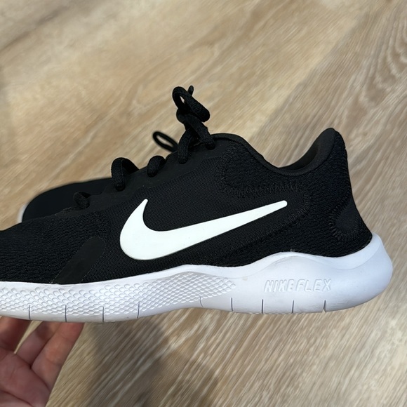 Nike Flex athletic shoes - Picture 9 of 11